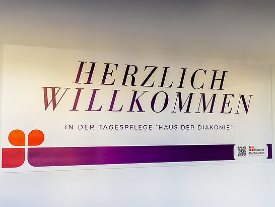 Ein Schild mit dem Text Herzlich willkommen